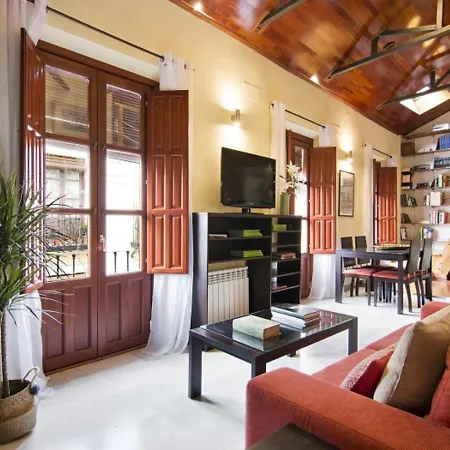 Aura Centre Apartment